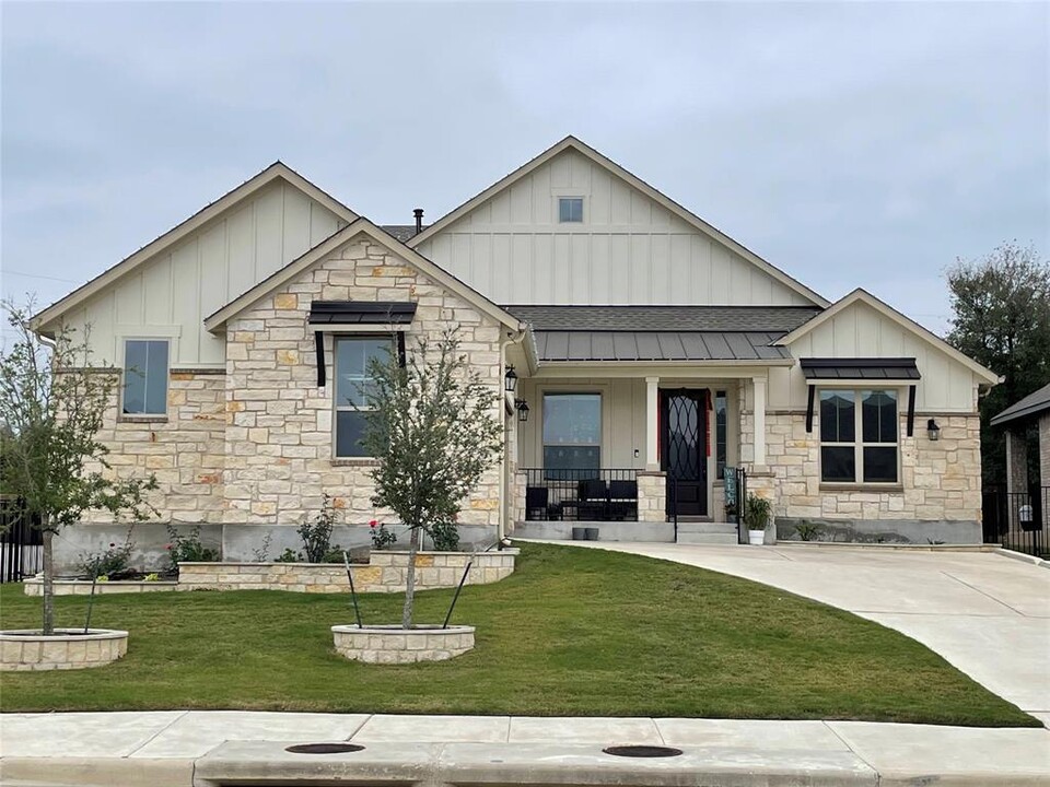 1904 Tabarca Dr in Leander, TX - Foto de edificio