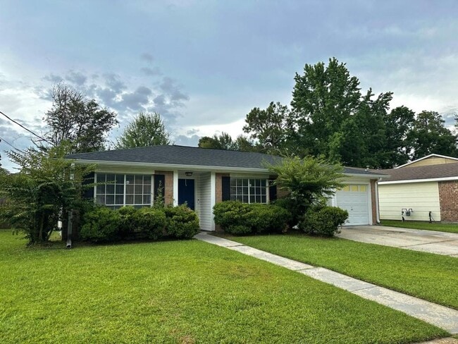 property at 527 Queen Anne Dr