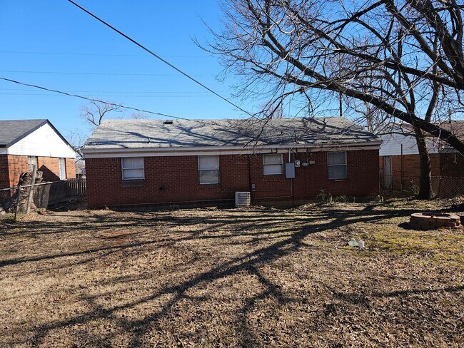 801 S Midwest Blvd in Midwest City, OK - Building Photo - Building Photo