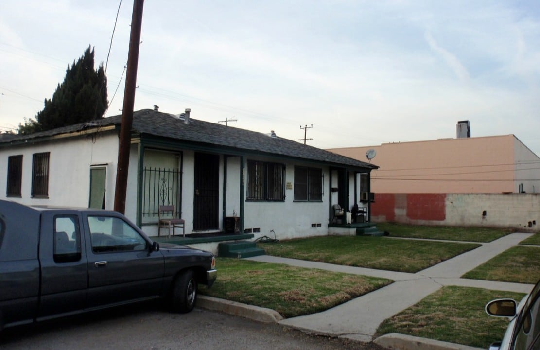 10008-10022 Avalon Blvd in Los Angeles, CA - Building Photo