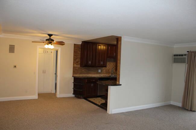 1259 Ardmore N Ave, Unit 207 in Los Angeles, CA - Building Photo - Building Photo