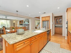 15374 Falcon Crest Ct in San Diego, CA - Building Photo - Building Photo