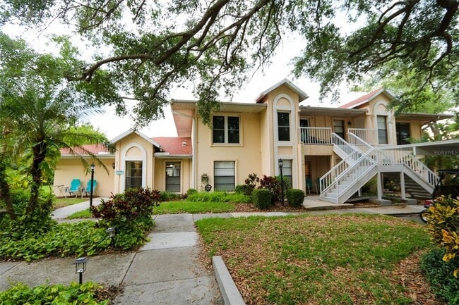 323 Knottwood Ct, Unit 1 in Sun City Center, FL - Building Photo - Building Photo