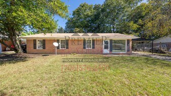 2220 Gennings Ct in Columbus, GA - Building Photo