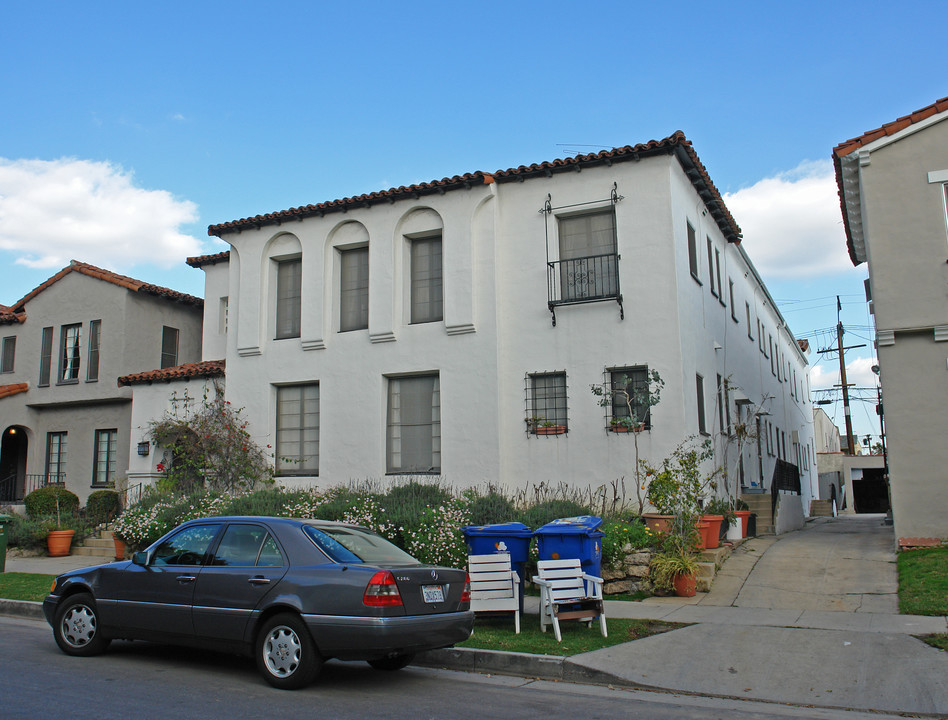 340 N Sierra Bonita Ave in Los Angeles, CA - Building Photo