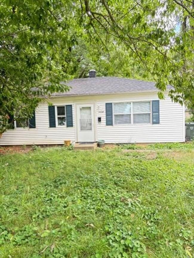 property at 1403 Laurel Dr