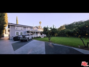 4744 Haskell Ave in Los Angeles, CA - Building Photo - Building Photo