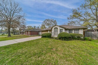 2511 Pine Cone Dr in Houston, TX - Foto de edificio - Building Photo