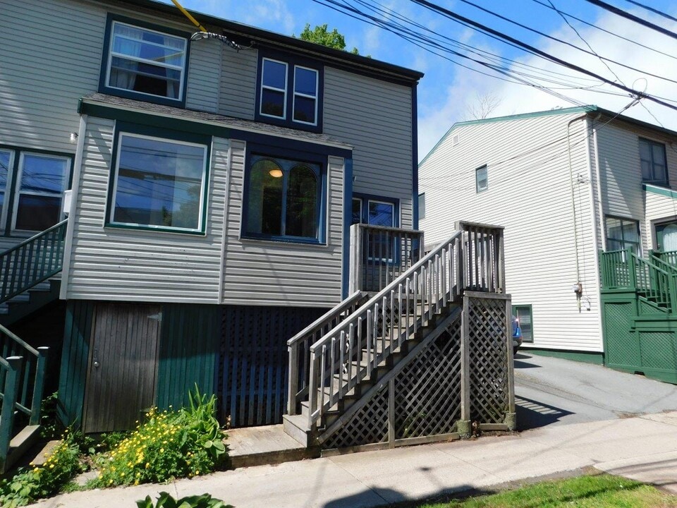2546 Brunswick St in Halifax, NS - Building Photo