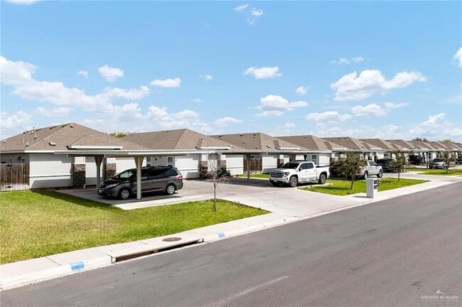 1904 E Davenport St, Unit 2 in Weslaco, TX - Building Photo - Building Photo