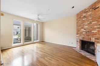 5850 Valley Forge Dr in Houston, TX - Building Photo - Building Photo