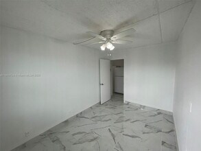 3211 SW 44th St in Fort Lauderdale, FL - Foto de edificio - Building Photo