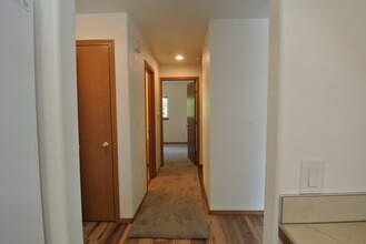 1350 Brown St, Unit B in Wenatchee, WA - Foto de edificio - Building Photo