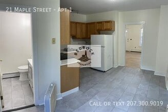 21 Maple St in Brunswick, ME - Building Photo - Building Photo