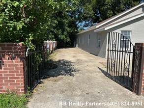 10 S Yorktown Ave in Tulsa, OK - Building Photo - Building Photo