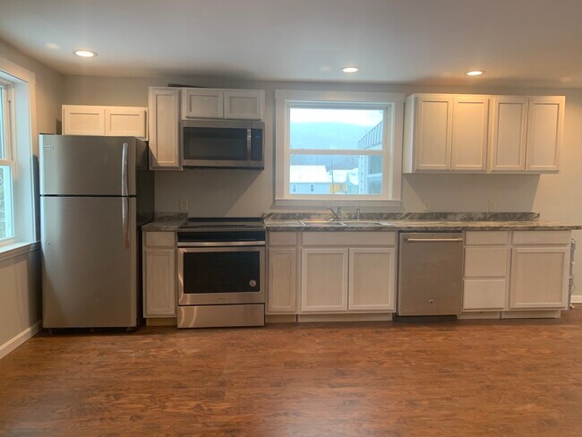 136 W. Union Street, Unit 2nd floor in Millersburg, PA - Building Photo - Building Photo