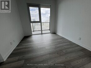 285-285 Dufferin St in Toronto, ON - Building Photo - Building Photo