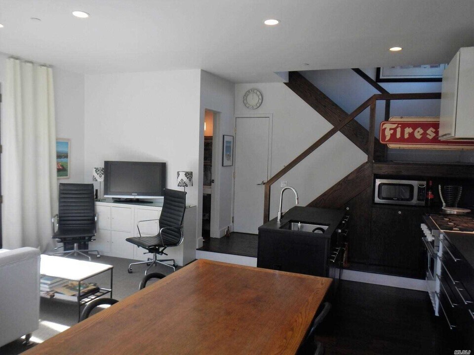 124 Jessup Ave in Quogue, NY - Building Photo