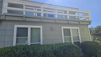 135 April Point Dr N in Montgomery, TX - Building Photo