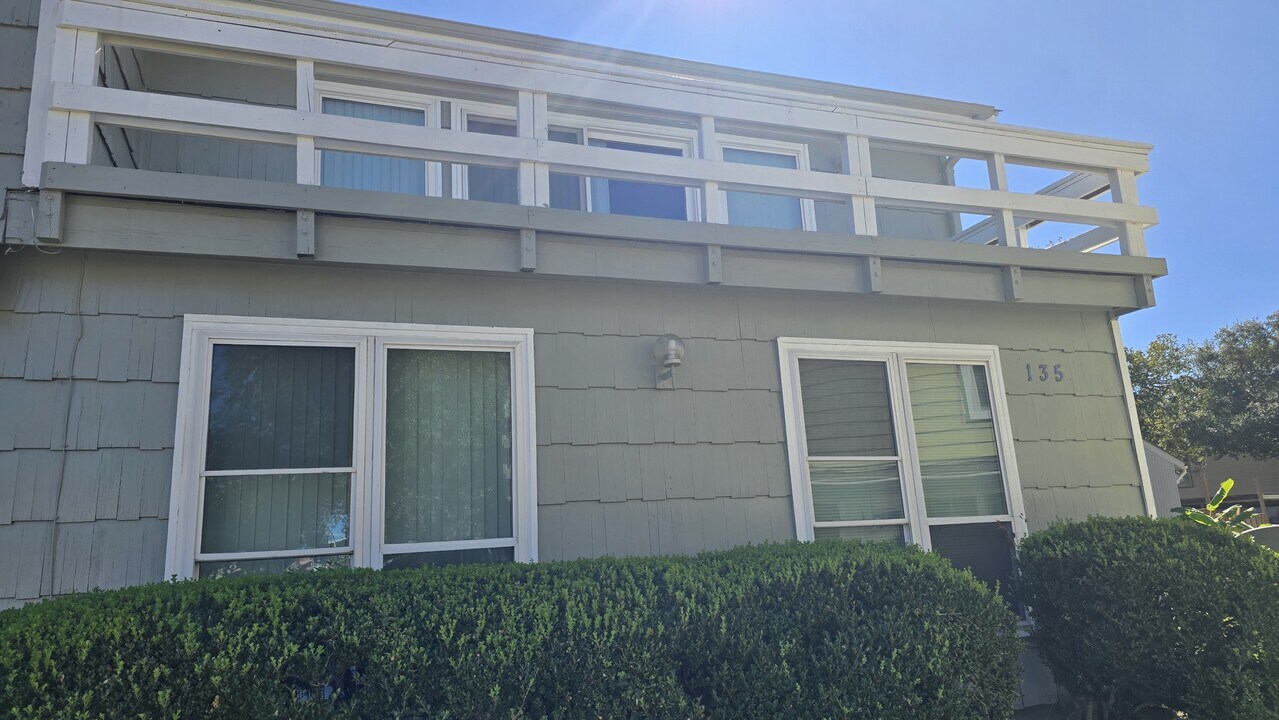 135 April Point Dr N in Montgomery, TX - Building Photo