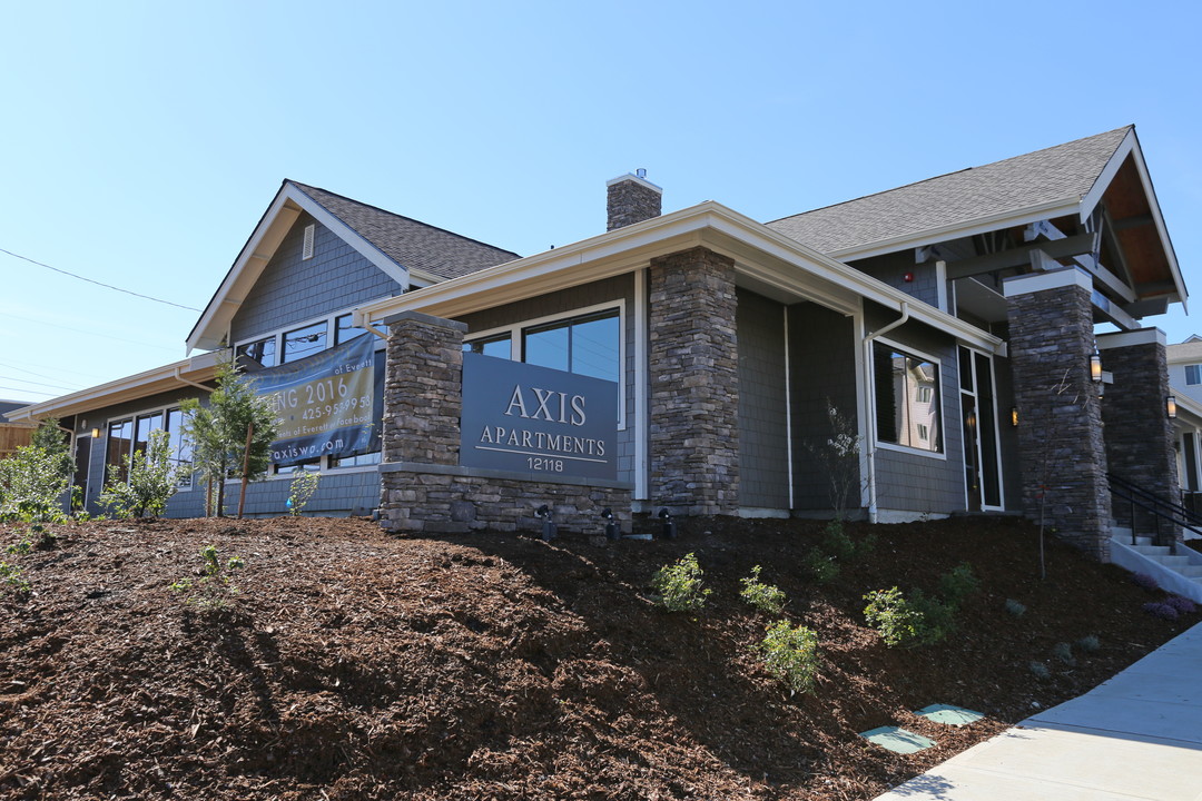 Axis Apartments in Everett, WA - Building Photo