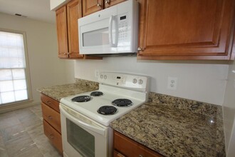 937 Holborn Ct in Sterling, VA - Foto de edificio - Building Photo
