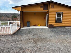 130 S Maplewood Rd in Monticello, NY - Building Photo