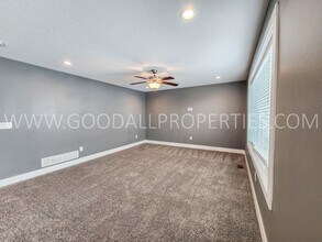 1306 Green Hills Dr in Norwalk, IA - Building Photo - Building Photo