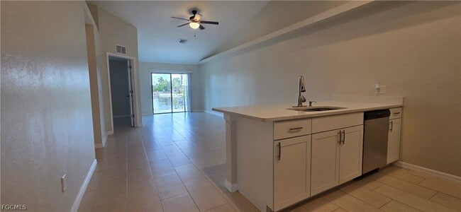 1101 Gleason Pkwy in Cape Coral, FL - Building Photo - Building Photo