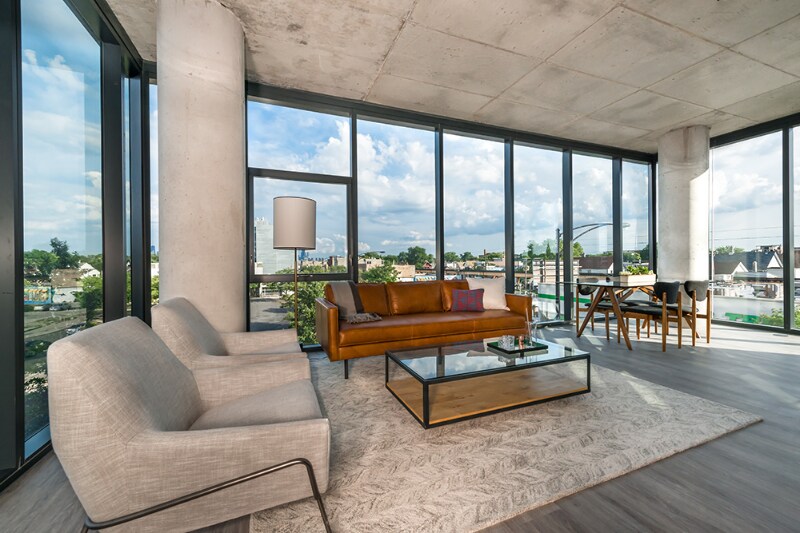 2111 N Washtenaw Ave in Chicago, IL - Building Photo