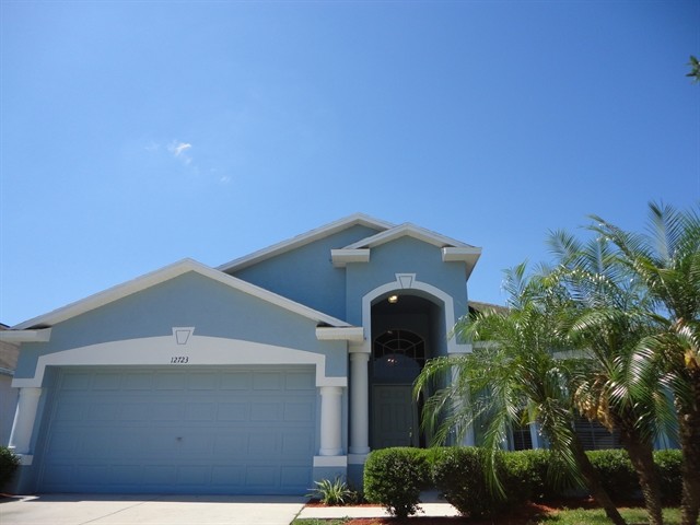 12723 Lake Vista Dr in Gibsonton, FL - Building Photo