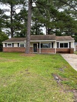 101 Ivey Ct in Jacksonville, NC - Building Photo