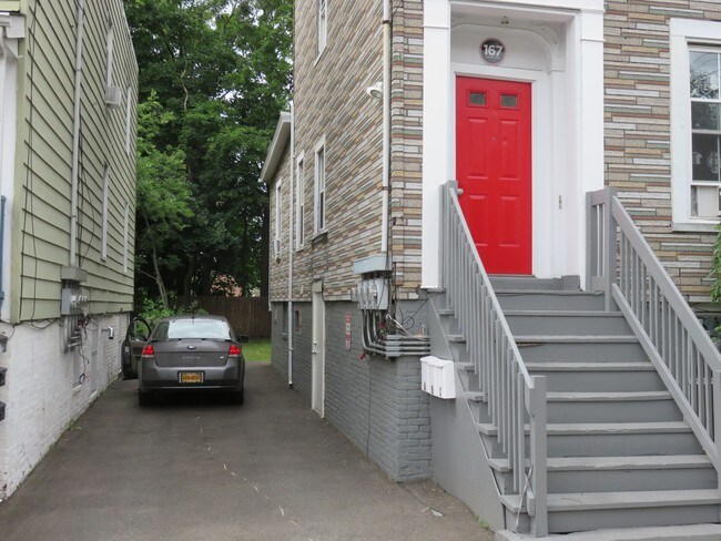 167 Hamilton St in New Brunswick, NJ - Building Photo - Building Photo