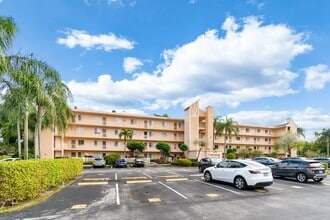 6795 Huntington Ln in Delray Beach, FL - Building Photo - Building Photo