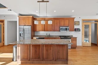 3104 W Lake St, Unit 405 in Minneapolis, MN - Foto de edificio - Building Photo