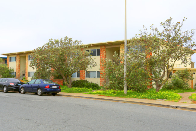 La Esplanade Apartments in Pacifica, CA - Building Photo - Building Photo