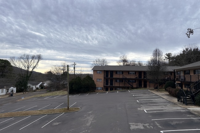 411 Sharp Ln NE in Knoxville, TN - Building Photo - Building Photo