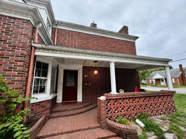 property at 730 Golfview Dr