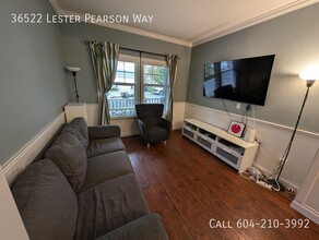 36522 Lester Pearson Way in Abbotsford, BC - Building Photo - Building Photo