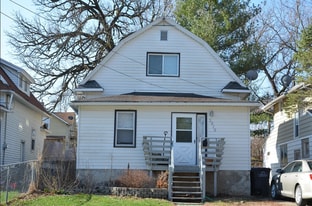 2418 High St in Des Moines, IA - Building Photo