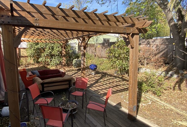 1206 Supi Ln in Topanga, CA - Building Photo - Building Photo