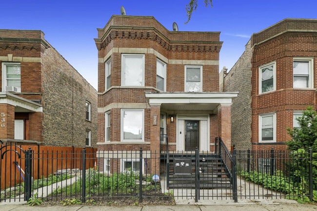 property at 538 N Hamlin Ave
