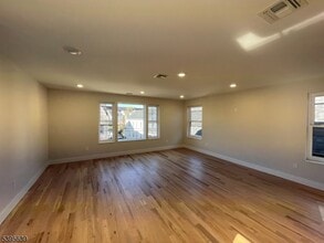 119-121 Lewis St in Paterson, NJ - Foto de edificio - Building Photo