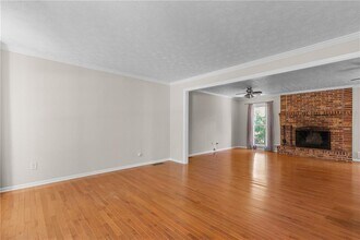3251 Bunten Rd in Duluth, GA - Foto de edificio - Building Photo