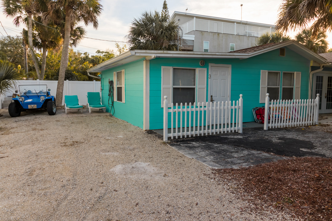 604 Avenida De Mayo in Siesta Key, FL - Building Photo