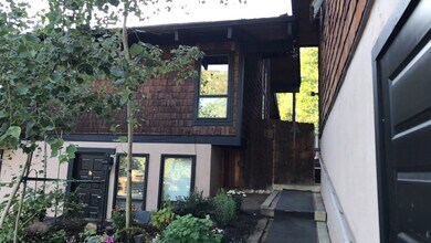 1806 W Gore Creek Dr, Unit Lower Lock off in Vail, CO - Building Photo - Building Photo