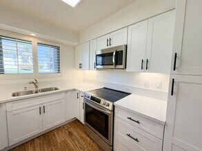 1052 Plover Way in Oceanside, CA - Building Photo - Building Photo