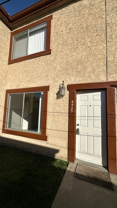 4421-4427 Farquhar Ave in Los Alamitos, CA - Building Photo