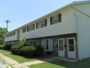 Sunset Apartments in Benton, IL - Building Photo - Building Photo