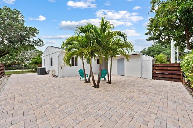 property at 847 SW 18th Ct